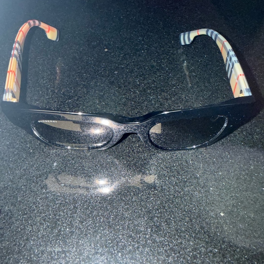 Burberry Sunglasses - Picture 8 of 9